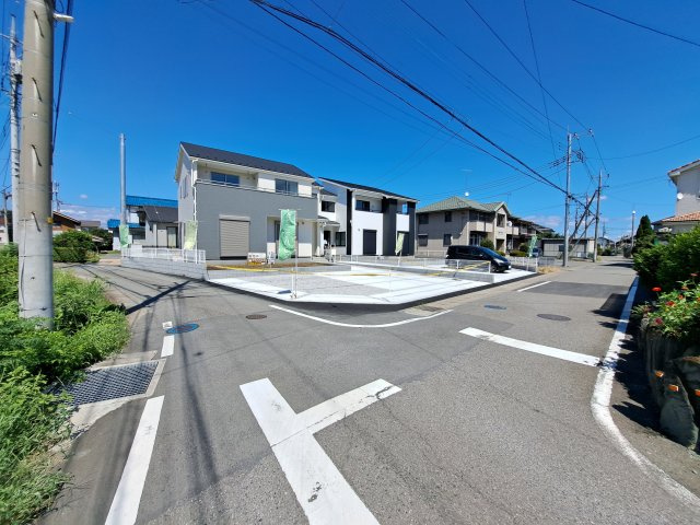 新築　太田市内ケ島町第8　Livele Garden.S　1号棟の前面道路含む現地写真|南側接道幅員約4.1ｍ　西側接道幅員約3ｍ	