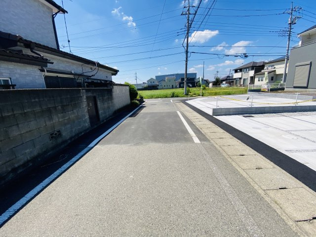 新築　太田市内ケ島町第8　Livele Garden.S　2号棟の前面道路含む現地写真|南側接道幅員約4.1ｍ　	