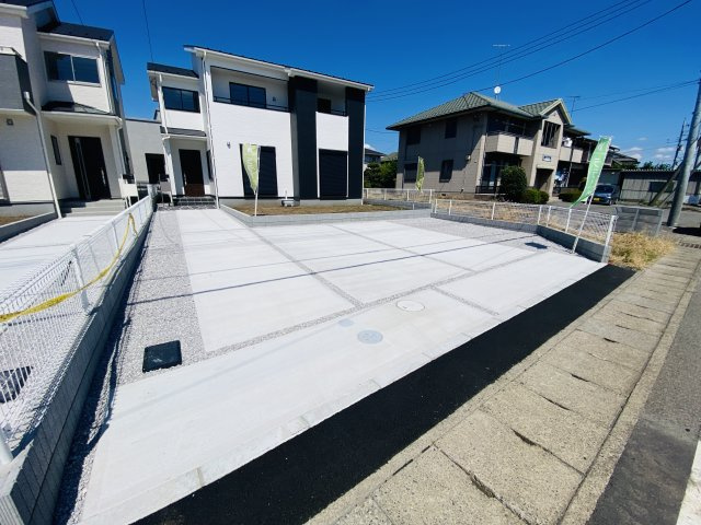 新築　太田市内ケ島町第8　Livele Garden.S　2号棟の駐車場|現地写真　 駐車スペース広々！建物南側に並列で３台置けます♪					
