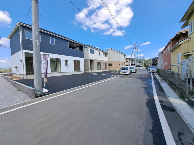 新築　太田市大島町第2　クレイドルガーデン　2号棟の前面道路含む現地写真|南側接道幅員約6.1ｍ