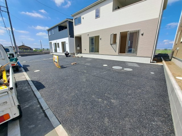 新築　太田市大島町第2　クレイドルガーデン　2号棟の駐車場|現地写真　駐車スペースは並列3台分可能です！
