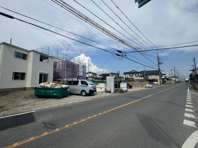 新築　太田市大原町第6　Livele Garden.S　2号棟の前面道路含む現地写真|南西側接道幅員約6.6ｍ　北側接道幅員約5ｍ