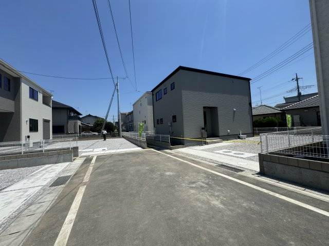 新築　太田市岩瀬川第7　Livele Garden.S　5号棟の前面道路含む現地写真|現地写真　南側接道幅員約4.8ｍ