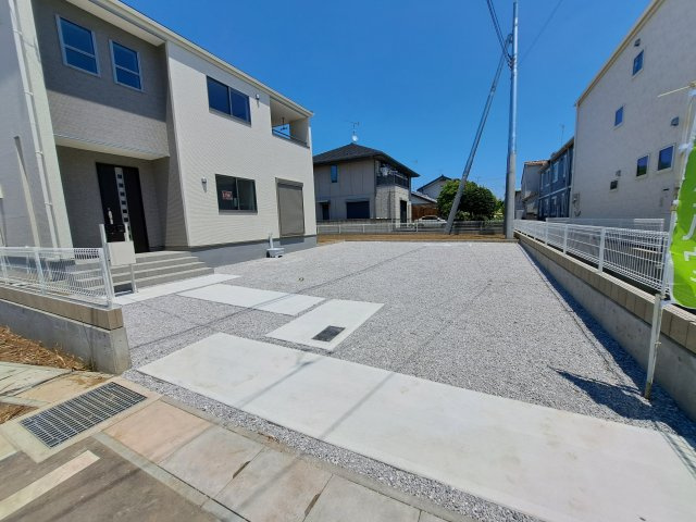 新築　太田市岩瀬川第7　Livele Garden.S　3号棟の駐車場|現地写真　駐車スペースは3分可能です！					
