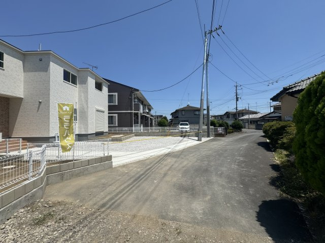 新築　太田市岩瀬川第7　Livele Garden.S　4号棟の前面道路含む現地写真|現地写真　南側接道幅員約4ｍ