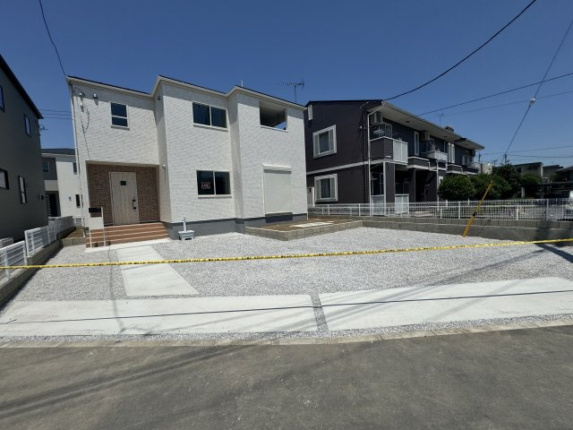 新築　太田市岩瀬川第7　Livele Garden.S　4号棟の駐車場|現地写真　駐車スペースは並列3分可能です！					
