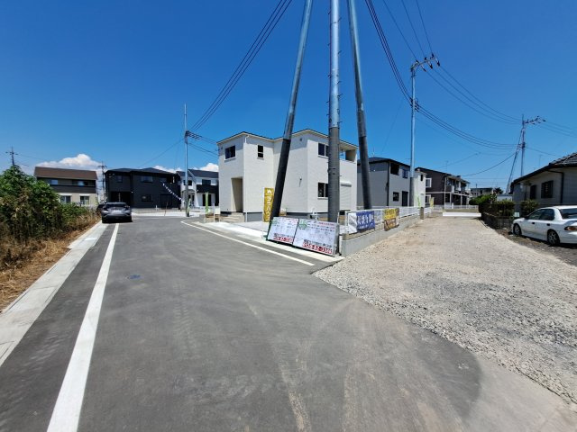 新築　太田市岩瀬川第7　Livele Garden.S　6号棟の前面道路含む現地写真|現地写真　南側接道幅員約4ｍ　南西側接道幅員約4.8ｍ