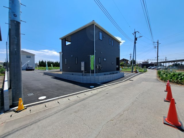 新築　太田市細谷町第2　クレイドルガーデン　2号棟の前面道路含む現地写真|現地写真　北側接道幅員約4ｍ