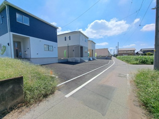 【前面道路含む現地写真】 | 現地写真　西側接道幅員約4ｍ