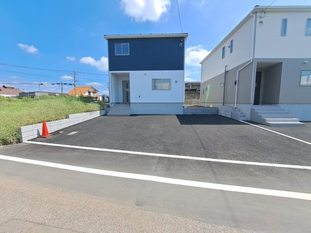 新築　太田市新田木崎町第9　クレイドルガーデン　1号棟の駐車場|現地写真　駐車スペースは並列3台分可能です！
