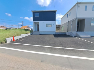 【駐車場】 | 現地写真　駐車スペースは並列3台分可能です！
