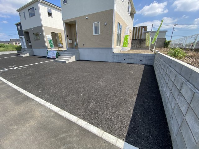 新築　太田市新田木崎町第9　クレイドルガーデン　3号棟の駐車場|現地写真　駐車スペースは並列3台分可能です！
