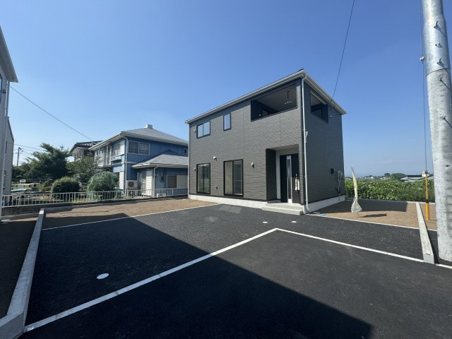 新築　佐波郡玉村町樋越第4　クレイドルガーデン　2号棟の駐車場|現地写真　駐車スペースは並列3台分可能です！
