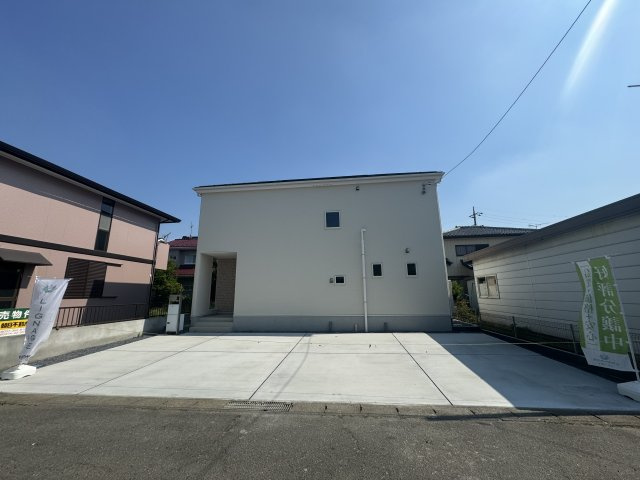 新築　佐波郡玉村町上新田23-1期　LIGNAGE　1号棟の駐車場|現地写真　駐車スペースは建物北側に並列3台分可能です！
