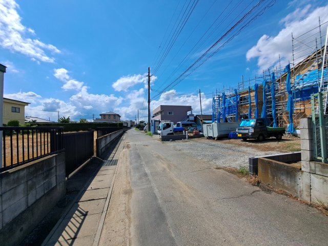 新築　佐波郡玉村町上飯島　GRAFARE　2号棟の前面道路含む現地写真|現地写真　南側接道幅員約4ｍ	