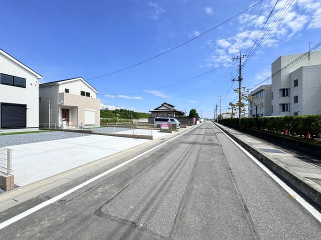 新築　佐波郡玉村町福島23-1期　LIGNAGE　5号棟の前面道路含む現地写真|現地写真　南側接道幅員約8.5ｍ