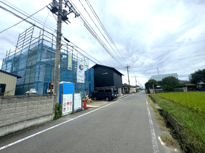新築　佐波郡玉村町上之手3期　GRAFARE　1号棟の前面道路含む現地写真|現地写真　北側接道幅員約6ｍ