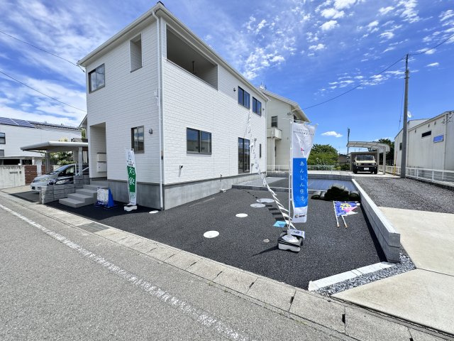 新築　伊勢崎市太田町第3　クレイドルガーデン　1号棟の駐車場|現地写真　駐車スペースは建物西側に並列2台分可能です！
