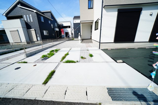 新築　伊勢崎市羽黒町9期　7号棟の駐車場|現地写真　駐車スペースは並列2台分可能です！