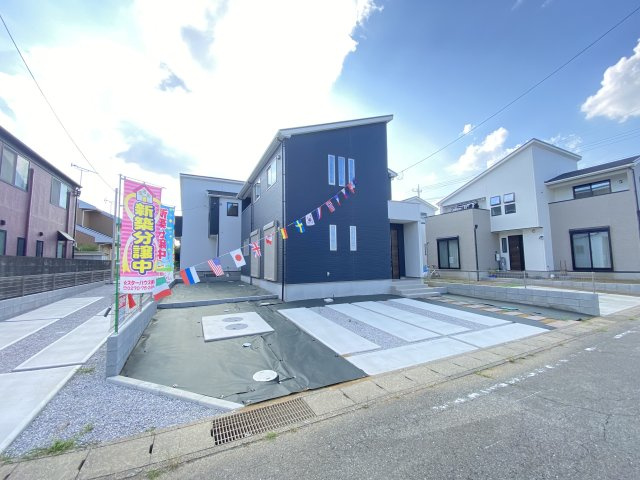新築　伊勢崎市境下武士46期　KIS　4号棟の駐車場|現地写真　普通車並列２台置ける駐車場、もちろんコンクリート舗装です。
