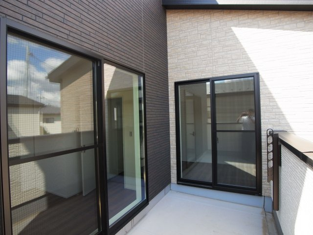 【バルコニー】 | 新築　伊勢崎市宮子町　8号棟 | 現地写真　日当たりの良いバルコニーは気持ちよく洗濯物が干せます♪