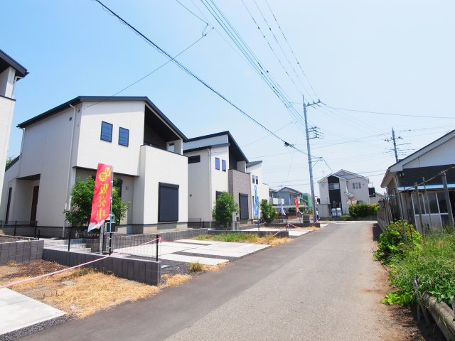 伊勢崎市西久保2期　3号棟の前面道路含む現地写真|現地写真　南側接道幅員約4.8ｍ