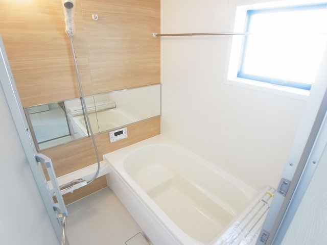 【浴室】 | 伊勢崎市宮子町　10号棟 | 現地写真　乾燥・暖房・涼風と充実の内容！お風呂に入る前に暖房をつけておけば、寒い嫌な思いはしません。