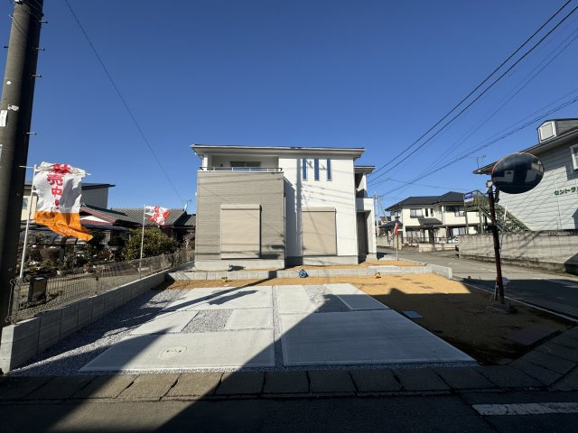 新築　伊勢崎市国定町二丁目　2号棟の駐車場|現地写真　駐車スペースは並列2台分可能です！
