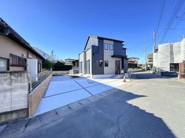 新築　伊勢崎市上植木本町　Bloomin　Garden　1号棟の駐車場|現地写真　 駐車スペースは並列で2台+1台置けます♪
