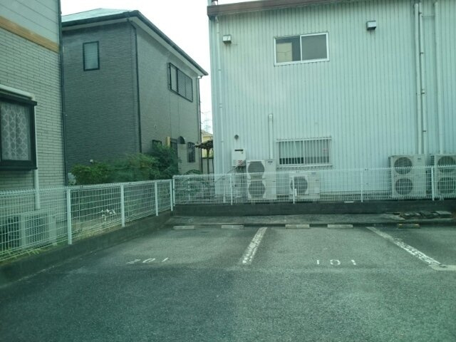 リバティー田寺の駐車場