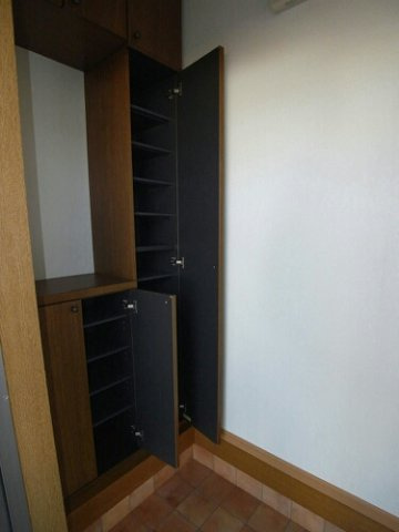 ハッピーシャトウⅠの玄関|ゆったりとした玄関です