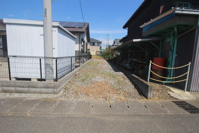 栃木市片柳町2丁目の外観|前面道路より敷延部分（2025年9月撮影）