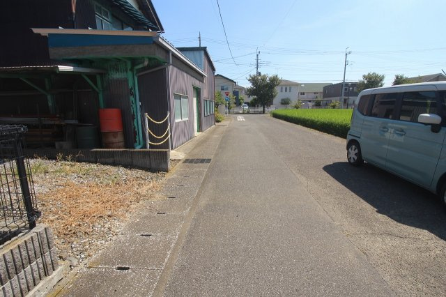 栃木市片柳町2丁目の前面道路含む現地写真|南側道路（2025年9月撮影）