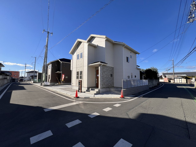 新築　前橋市稲荷新田町　Bloomin　Garden　1号棟の前面道路含む現地写真|現地写真　北側接道幅員約5.6ｍ　東側接道幅員約6ｍ