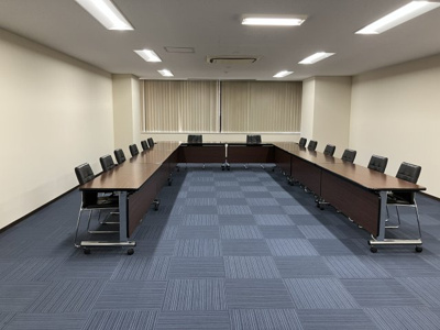 【内装】 | コンヤスビル | テーブル・椅子は撤去します（現在：貸し会議室）