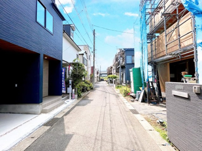 【前面道路含む現地写真】 | ◆都筑区東山田町新築住宅◆ | ◆前面道路も幅員があり車の運転も安心！車通りの少ない道路です。お子様にも安心です。