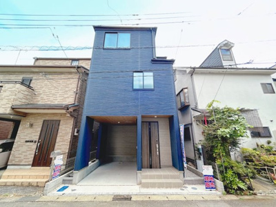 【外観】 | ◆都筑区東山田町新築住宅◆ | ◆堂々たる趣ながら、主張し過ぎずどこか余裕を感じさせるシャープなフォルムで佇む邸宅は、晴天の空と照らし合わせる事で、本来あるべき完成形の姿を見せてくれます。