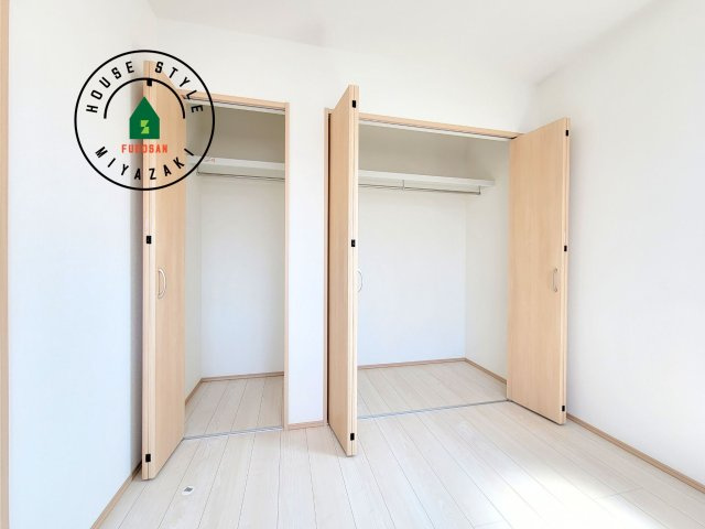 宮崎市第3恒久宮ノ後モデル（１号棟）の収納|洋服や大きな荷物が多い方や人数の多いご家族などは、一般的なクローゼットよりもウォークインクローゼットのほうが使い勝手が良いです。