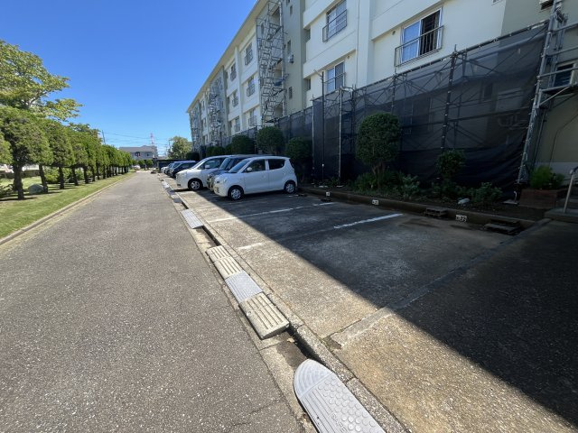 南平野住宅7号棟の駐車場|駐車場です