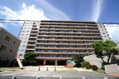 【外観】 | 【上質リノベ】パラッシオ東雲 | 【資料には掲載していない情報】
物件の陽当りや通風・仕様設備やお部屋の大きさの比較、
近隣・周辺環境や街並みなど、資料には掲載していない情報が
現地にはたくさんあります。是非ご確認ください。