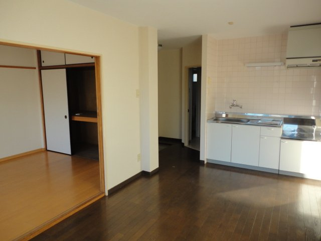 コーポアカツキⅡの居間・リビング|画像は参考画像です。