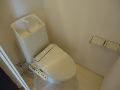 【トイレ】 | サニーコートシブヤ | ☆温水洗浄便座完備のトイレ☆
