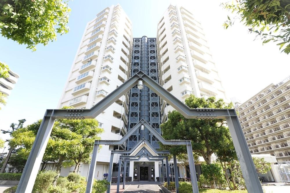 香里グランド日光ハイツの外観|新しい生活にいかがでしょうか？外観はお住まいの顔になります。こだわりたいポイントですね。水回りリフォームやリノベーションも承ってます。
■現地見学・資金計画相談・住宅ローン相談もお問合せ受付中■