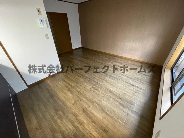 点野5丁目戸建　賃貸の居間・リビング|ゆったりとした居間です