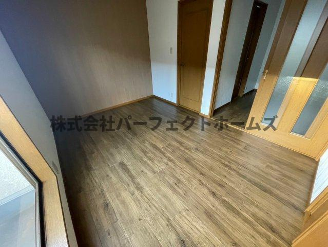 点野5丁目戸建　賃貸の洋室|使い勝手のいい洋室です