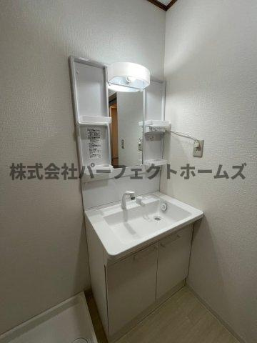 点野5丁目戸建　賃貸の洗面所|忙しい朝には欠かせない洗面所です