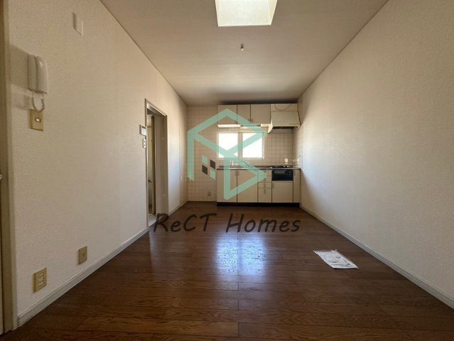 ハイツ西庄の居間・リビング