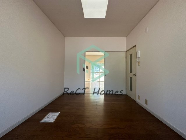 ハイツ西庄の居間・リビング