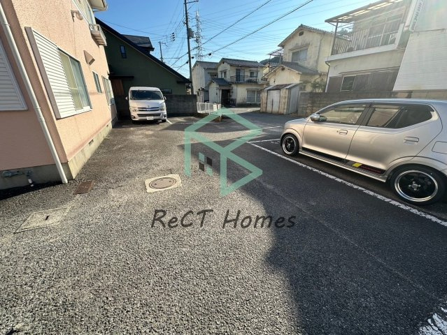 ハイツ西庄の駐車場
