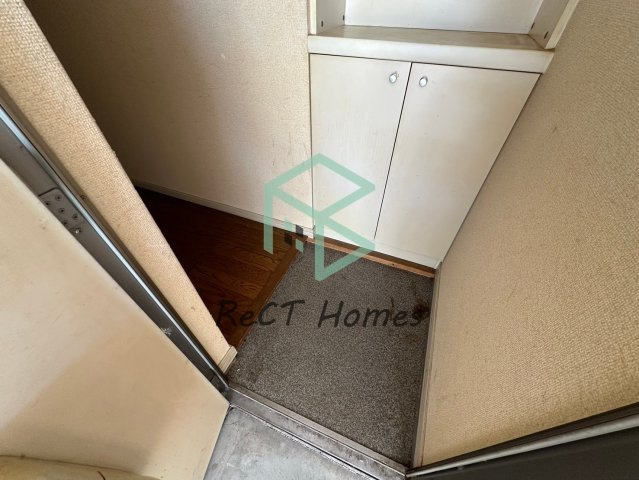 ハイツ西庄の玄関